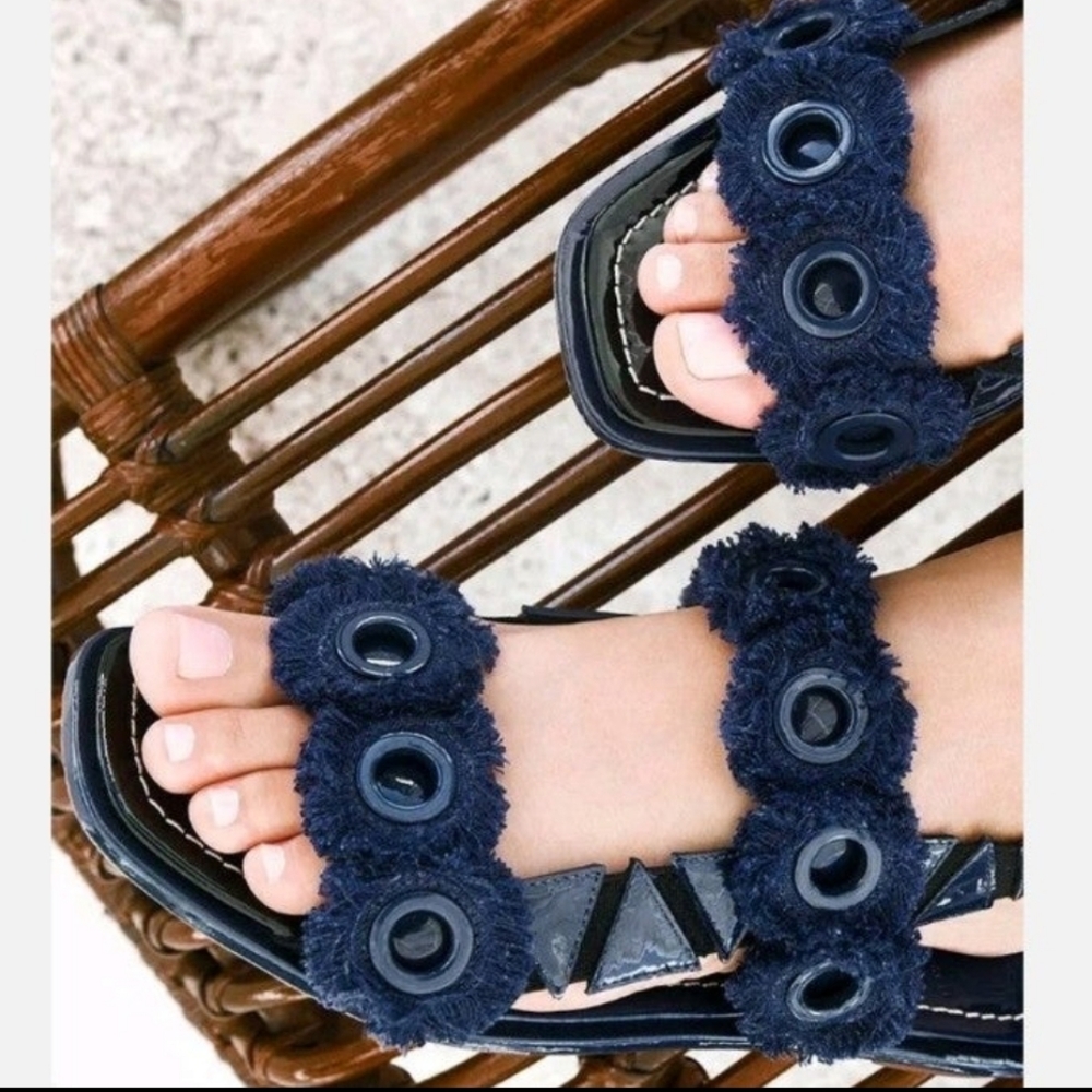 New in box! Tory Burch Freya Eyelet Sandal Size: 7.5